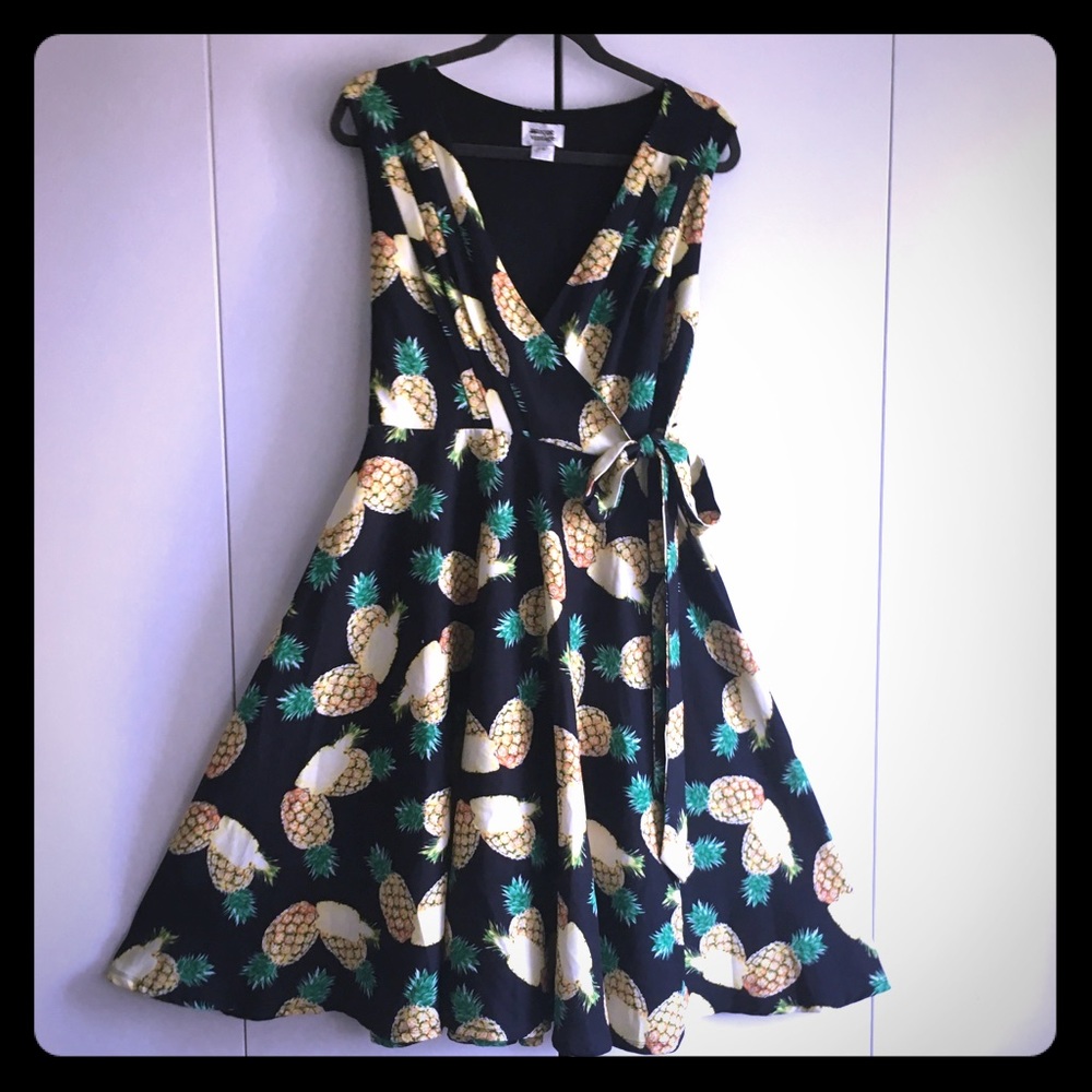 Adorable Unique Vintage pineapple wrap dress